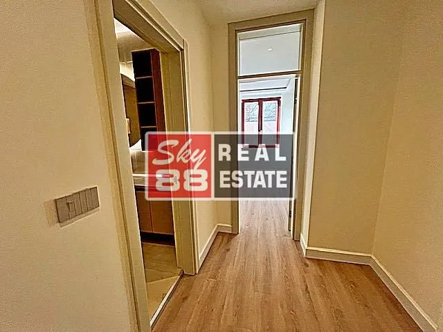 Izdavanje, četvorosoban stan, 156m², Savski Venac, Beograd