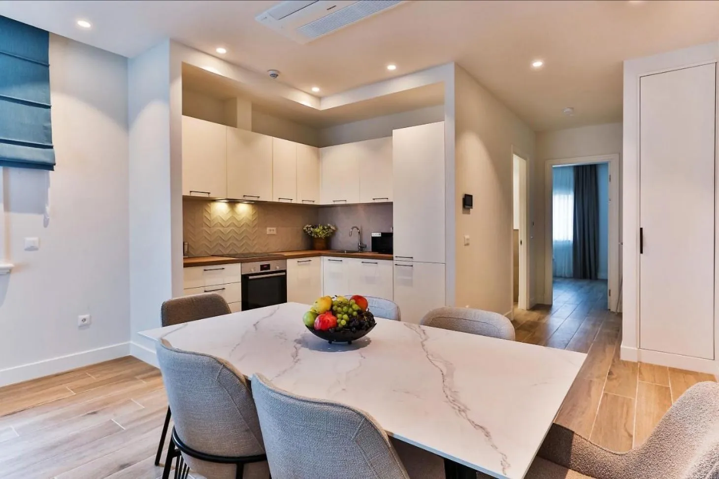 Prodaja, dvosoban stan, 95m², Tivat, Crna Gora
