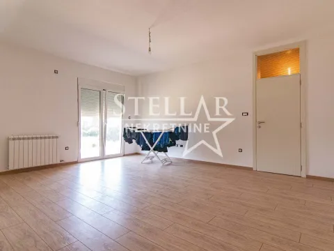 Izdavanje, kuća, 350m², Beri, Podgorica - image 6