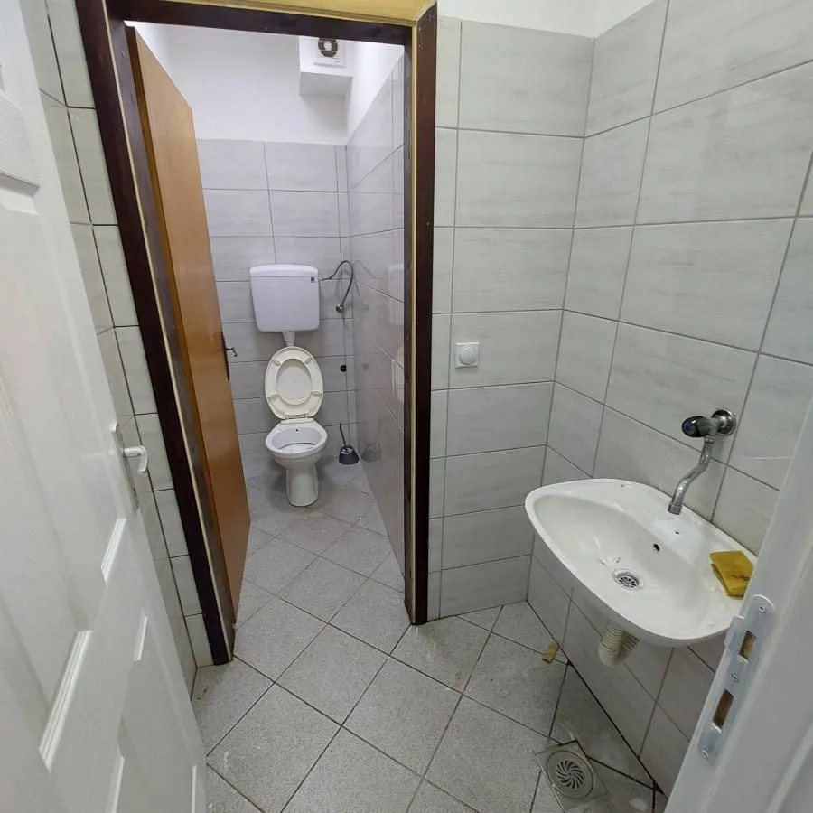 Rent, office space, 760m², Palilula, Niš