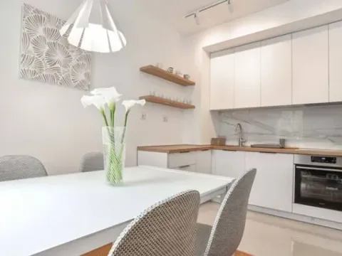 Sale, two bedroom apartment, 71m², Bečići, Budva - image 11