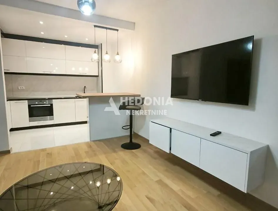 Izdavanje, dvosoban stan, 68m², Novi Beograd Blok 65, Novi Beograd Sve Podlokacije