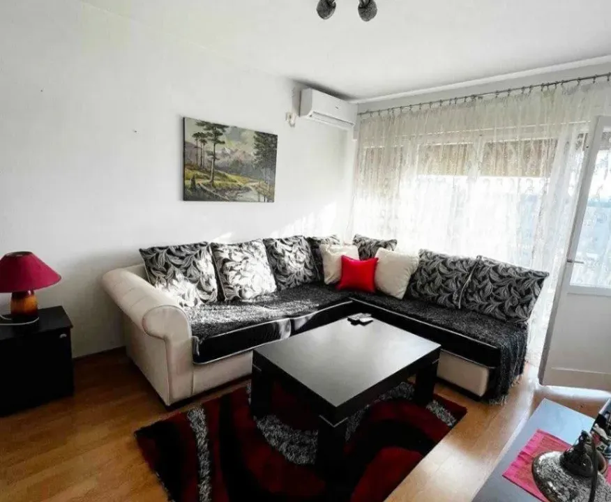 Izdavanje, dvosoban stan, 70m², Centar, Tivat