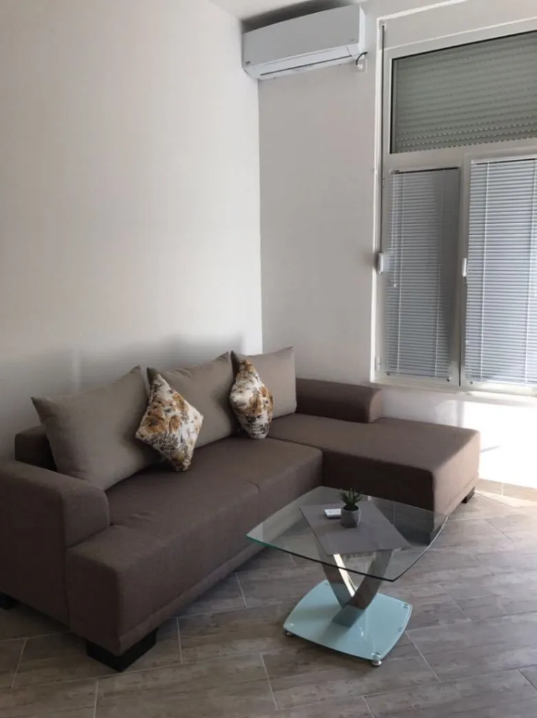 Izdavanje, garsonjera, 34m², Đenovići, Herceg Novi