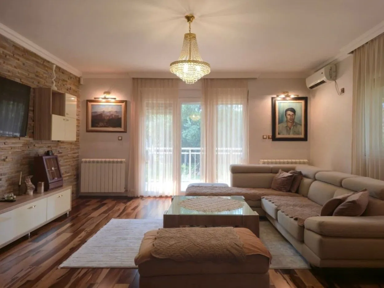 Rent, house, 184m², Velje Brdo, Podgorica