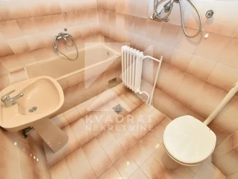 Izdavanje, kuća, 200m², Stari Aerodrom, Podgorica - image 18