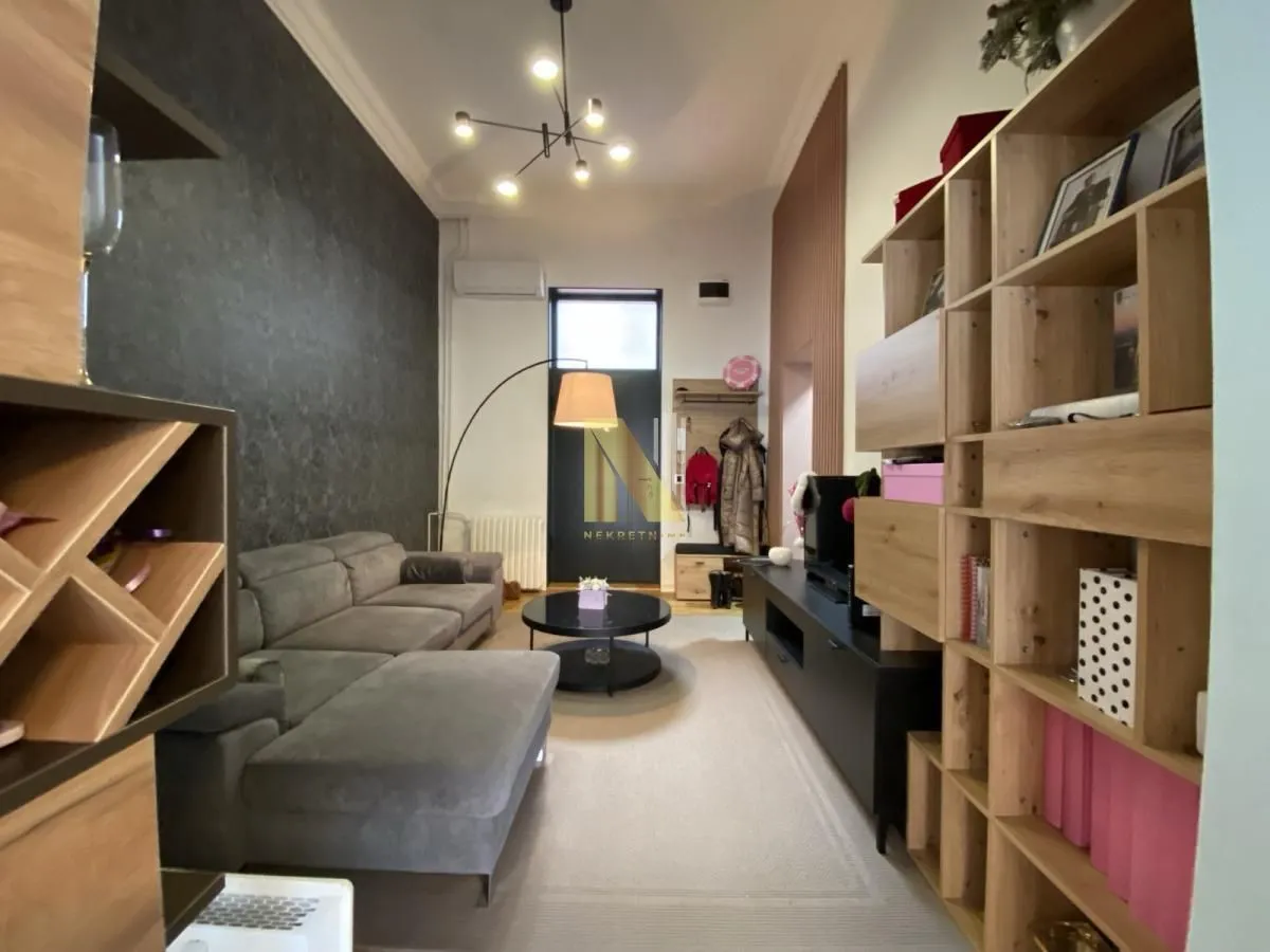 Izdavanje, dvosoban stan, 49m², Centar, Novi Sad