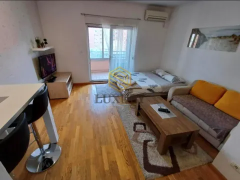 Prodaja, garsonjera, 33m², City Kvart, Podgorica - image 1