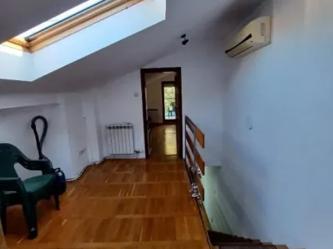 Prodaja, kuća, 108m², Uciteljsko Naselje, Zvezdara Sve Podlokacije - image 7