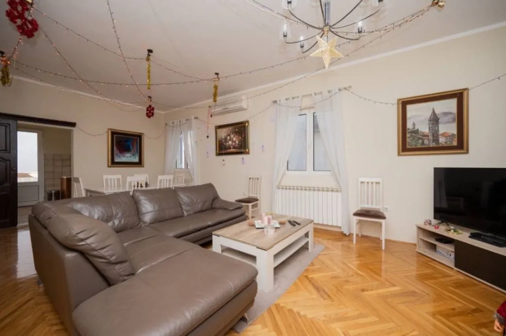 Rent, house, 400m², Momišići, Podgorica