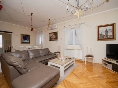 Rent, house, 400m², Momišići, Podgorica - image 2