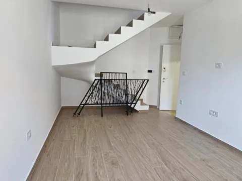 Prodaja, trosoban stan, 65m², Cvetkova Pijaca, Zvezdara Sve Podlokacije - image 3