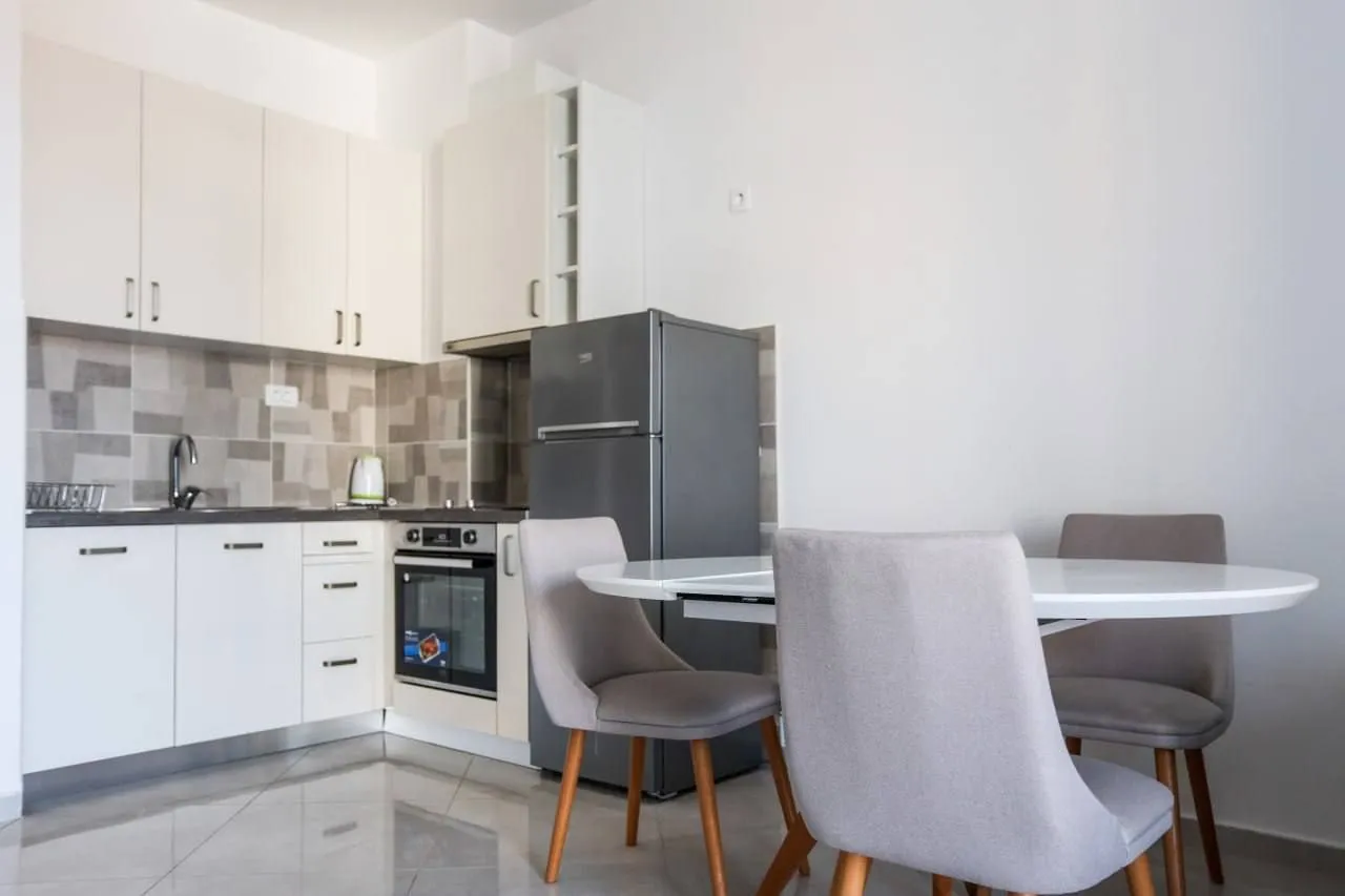 Rent, one bedroom apartment, 42m², Bečići, Budva