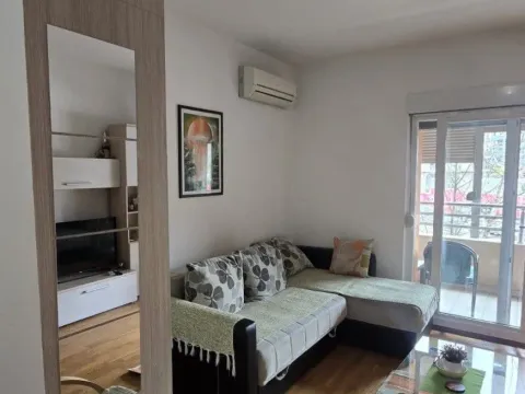 Rent, studio apartment, 33m², City Kvart, Podgorica - image 3