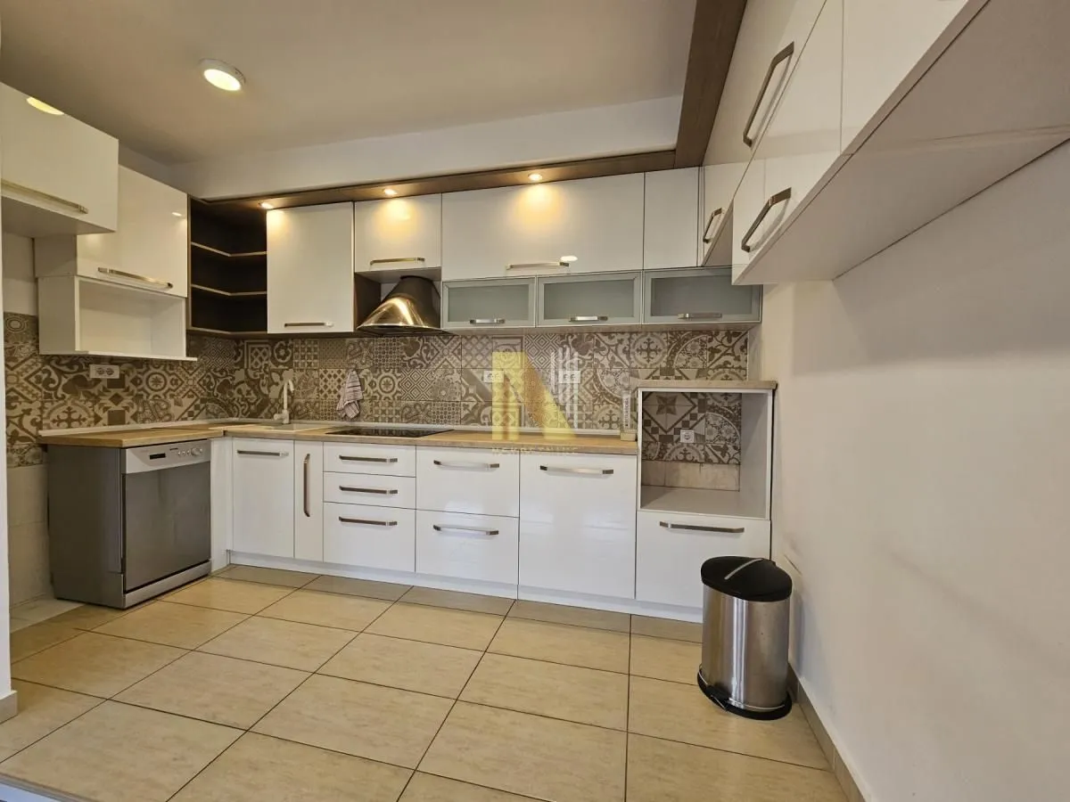 Sale, three bedroom apartment, 83m², Bulevar Oslobodjenja, Novi Sad Sve Podlokacije