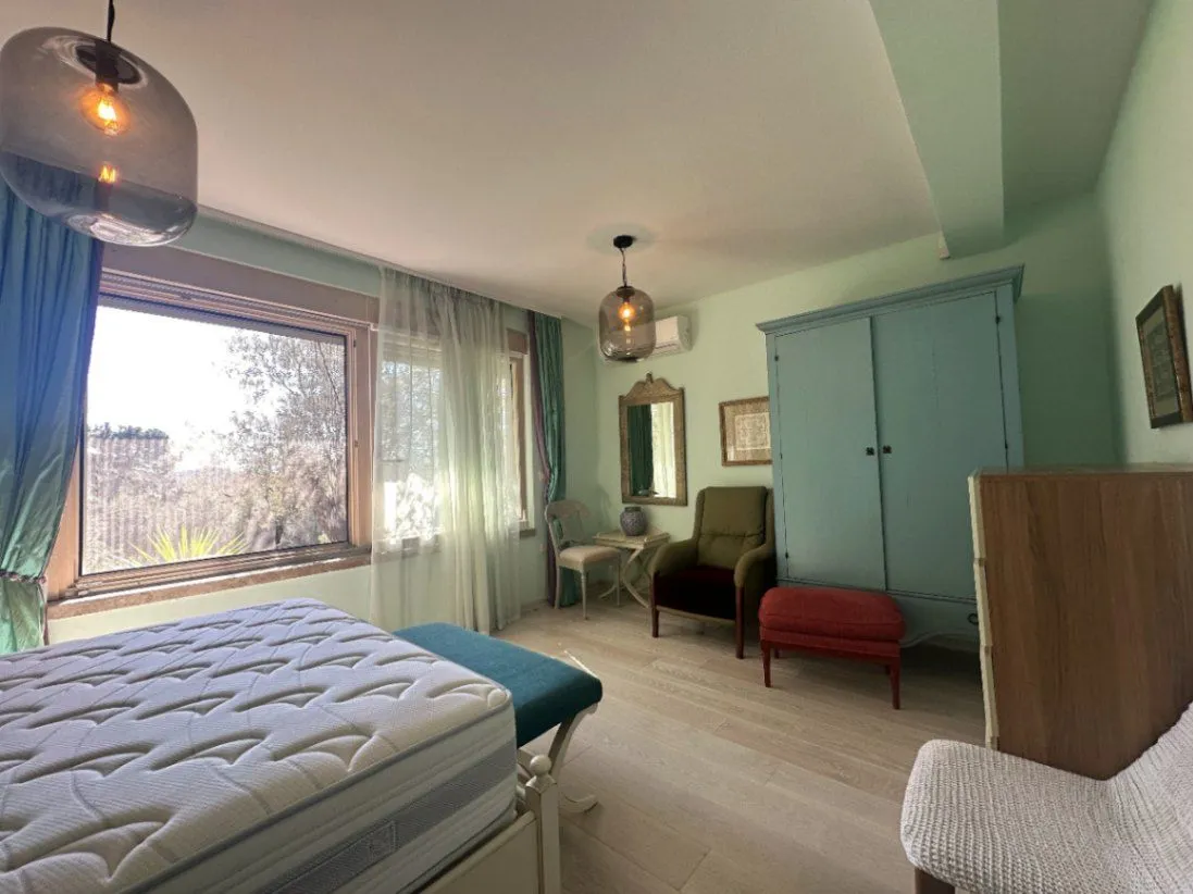 Sale, five bedroom apartment, 200m², Sveti Stefan, Budva
