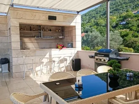 Prodaja, dvosoban stan, 55m², Tivat, Crna Gora - image 25