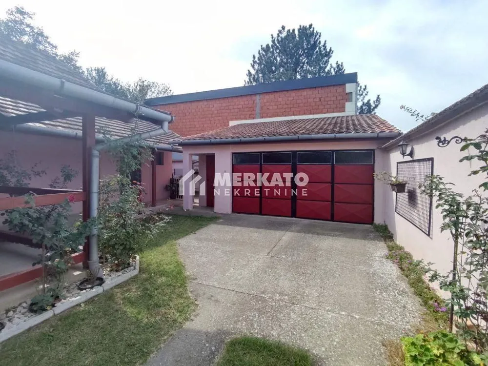Prodaja, kuća, 190m², Berbersko staro, Zrenjanin