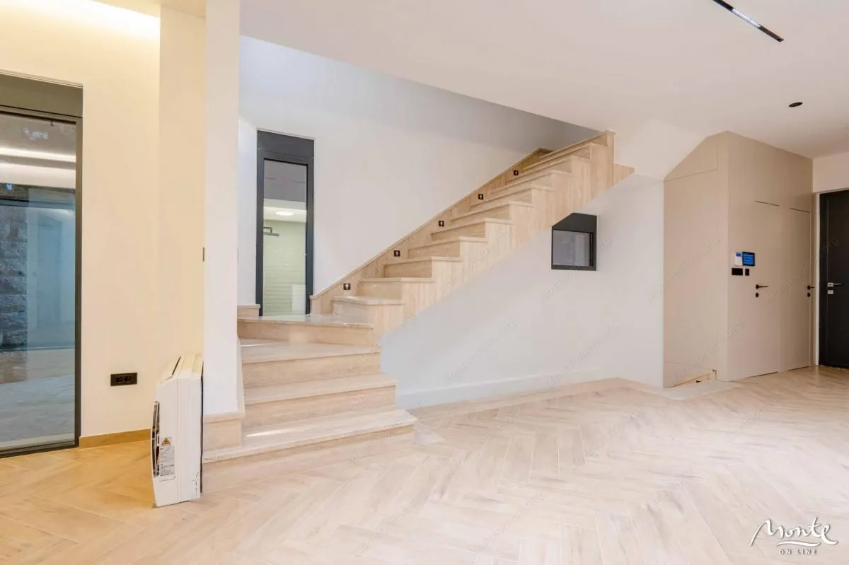 Sale, house, 240m², Kamenovo, Budva