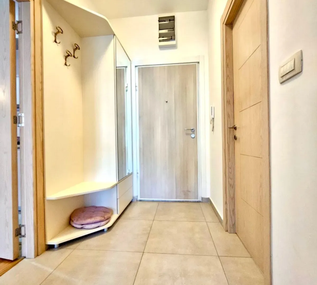 Rent, one bedroom apartment, 45m², Blok 6, Podgorica