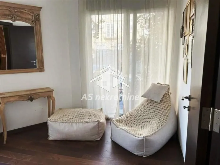 Izdavanje, četvorosoban stan, 160m², Vračar Hram, Vračar Sve Podlokacije