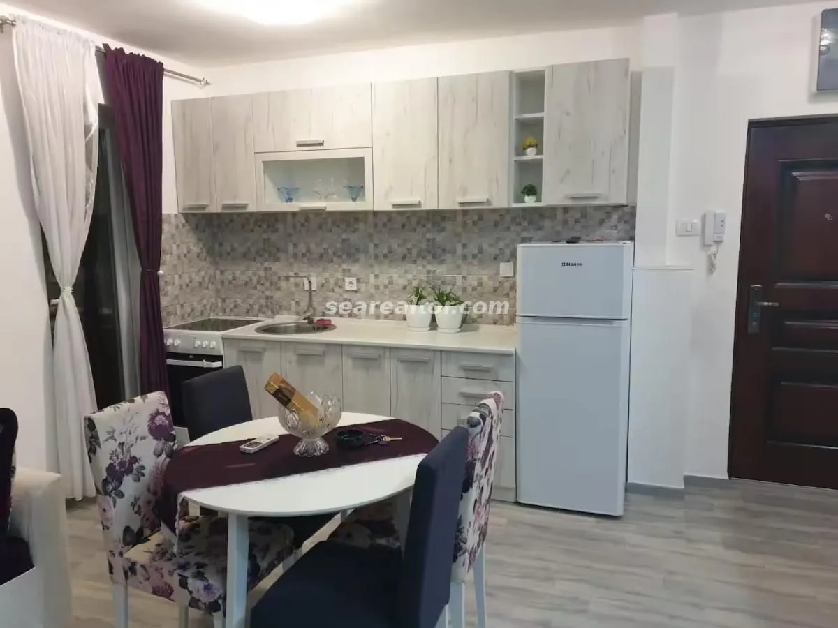 Rent, two bedroom apartment, 65m², Škaljari, Kotor