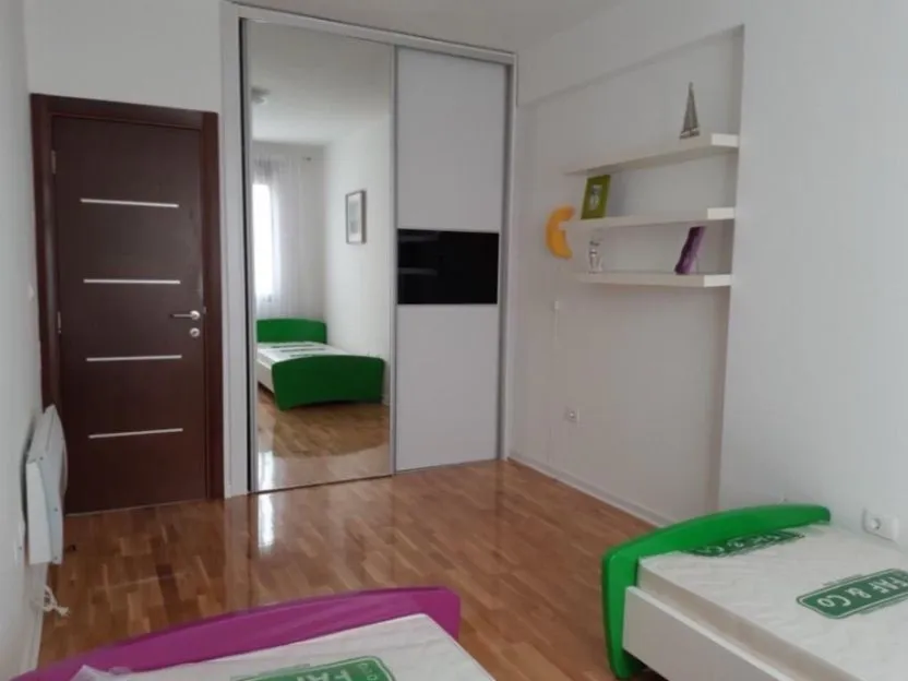 Izdavanje, dvosoban stan, 90m², Preko Morače, Podgorica