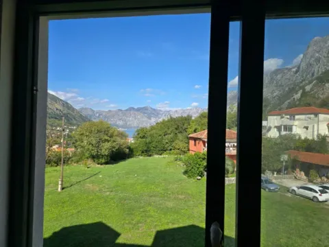 Sale, three bedroom apartment, 98m², Škaljari, Kotor