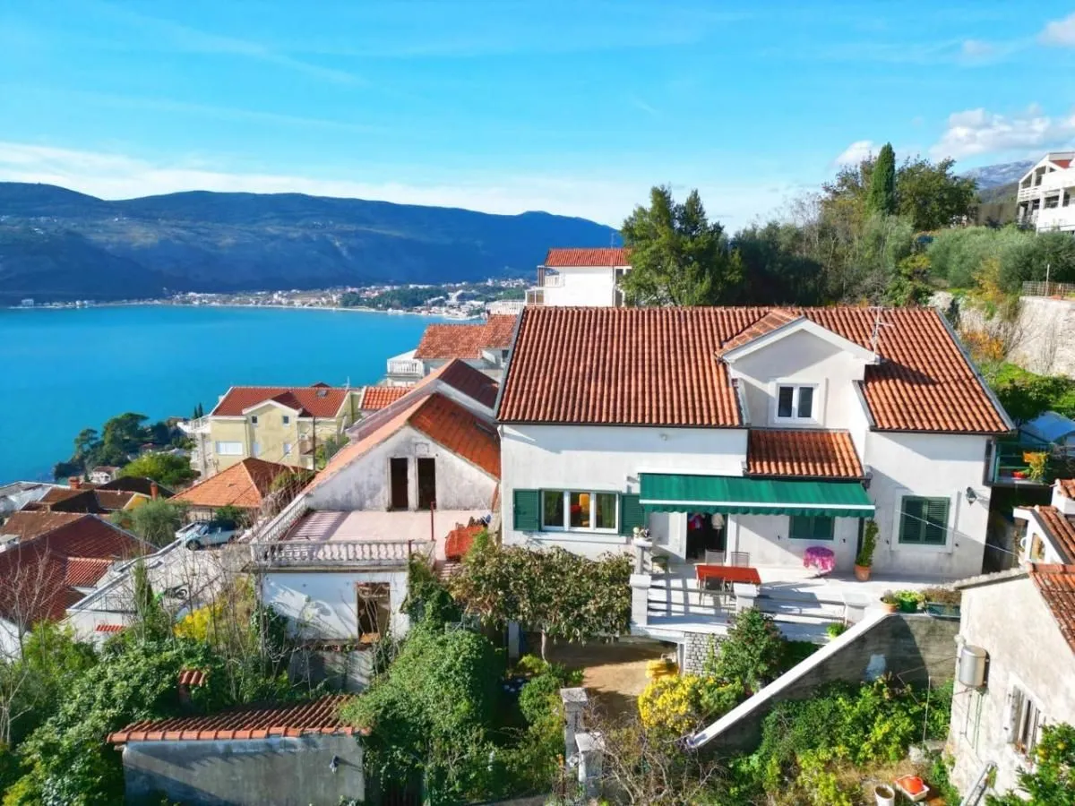 Prodaja, kuća, 280m², Herceg Novi, Crna Gora