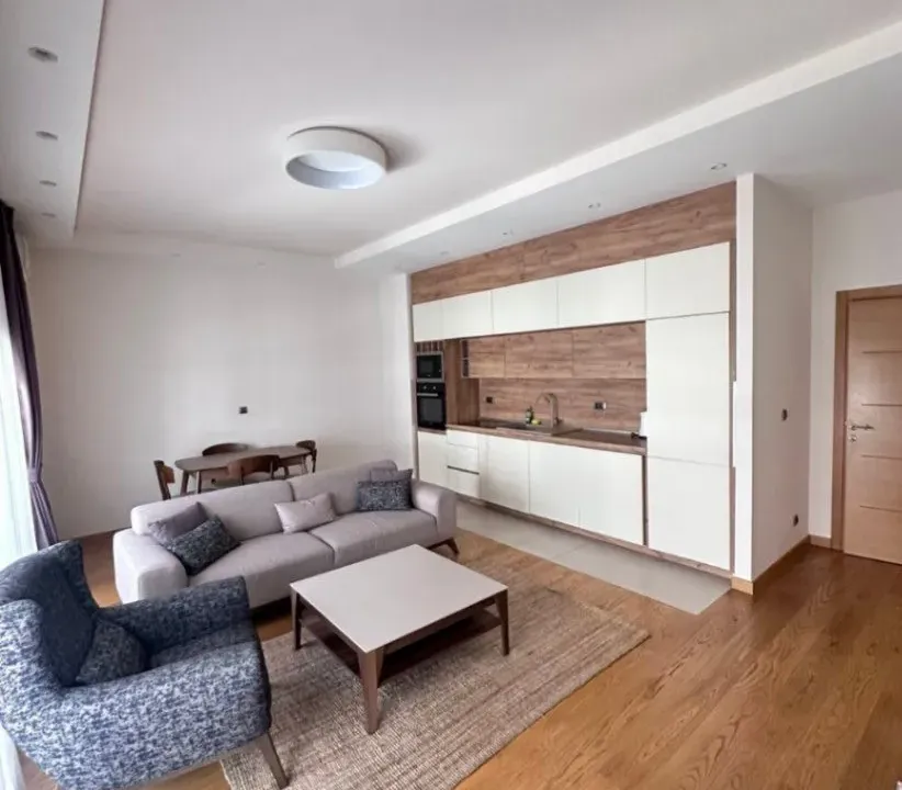 Izdavanje, dvosoban stan, 78m², Podgorica, Crna Gora