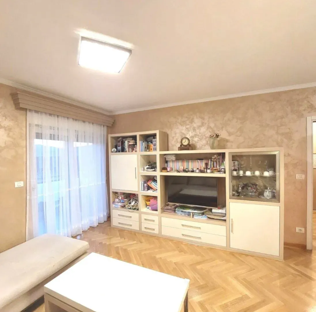 Izdavanje, dvosoban stan, 88m², City Kvart, Podgorica