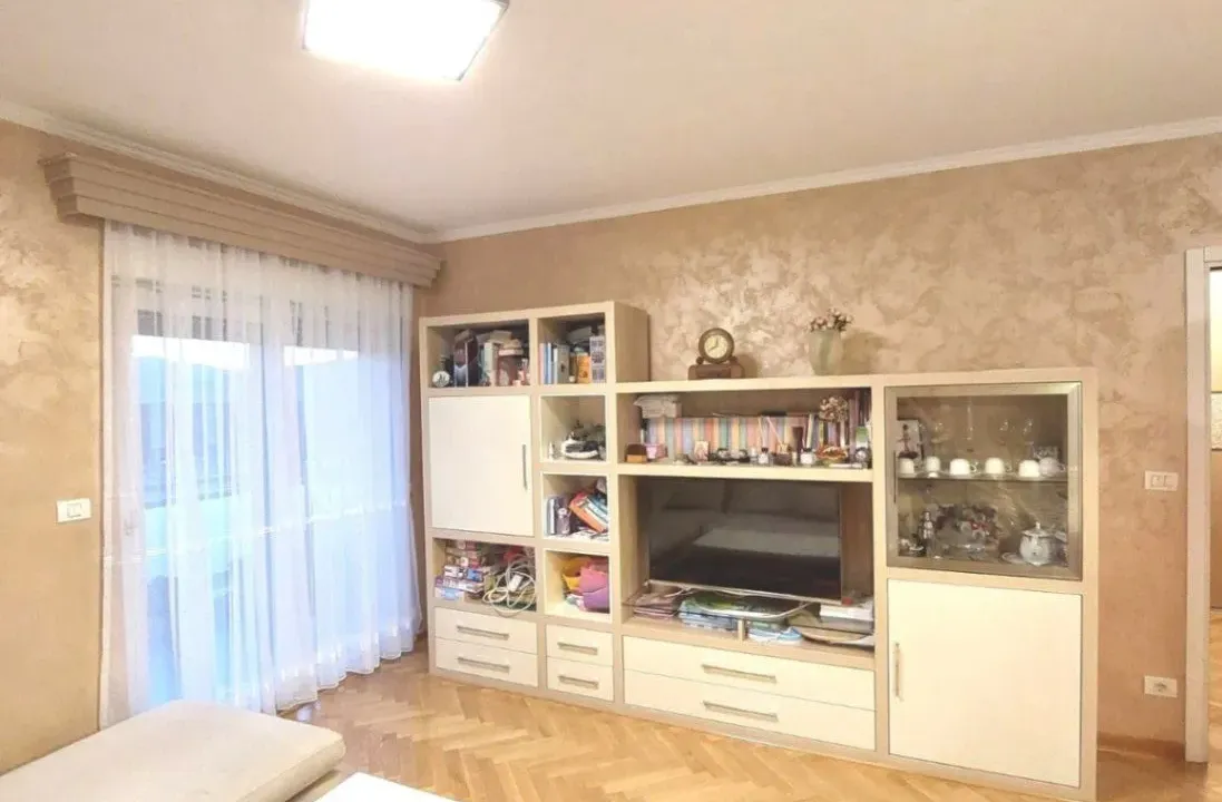 Izdavanje, dvosoban stan, 88m², City Kvart, Podgorica