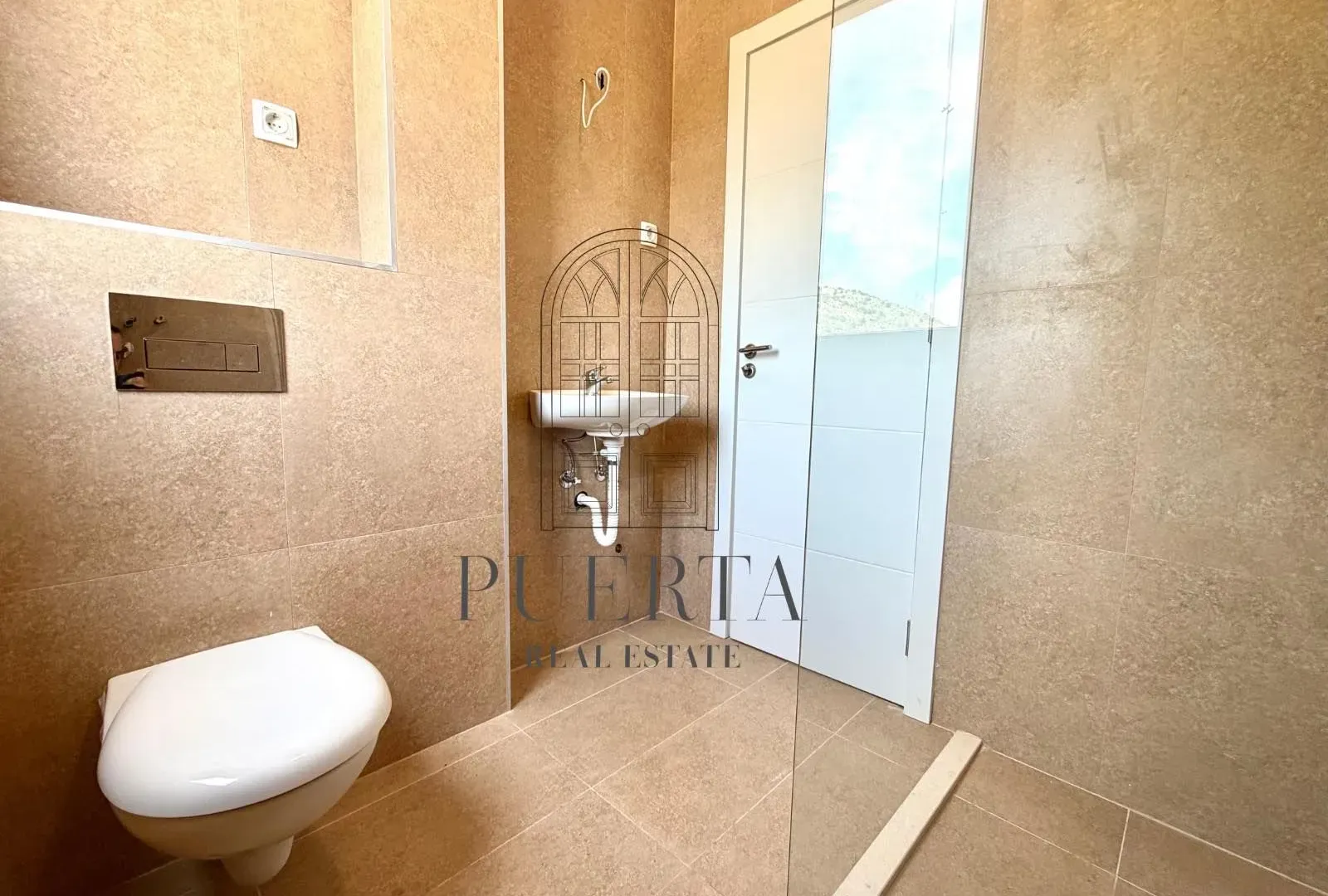 Prodaja, dvosoban stan, 64m², Tološi, Podgorica