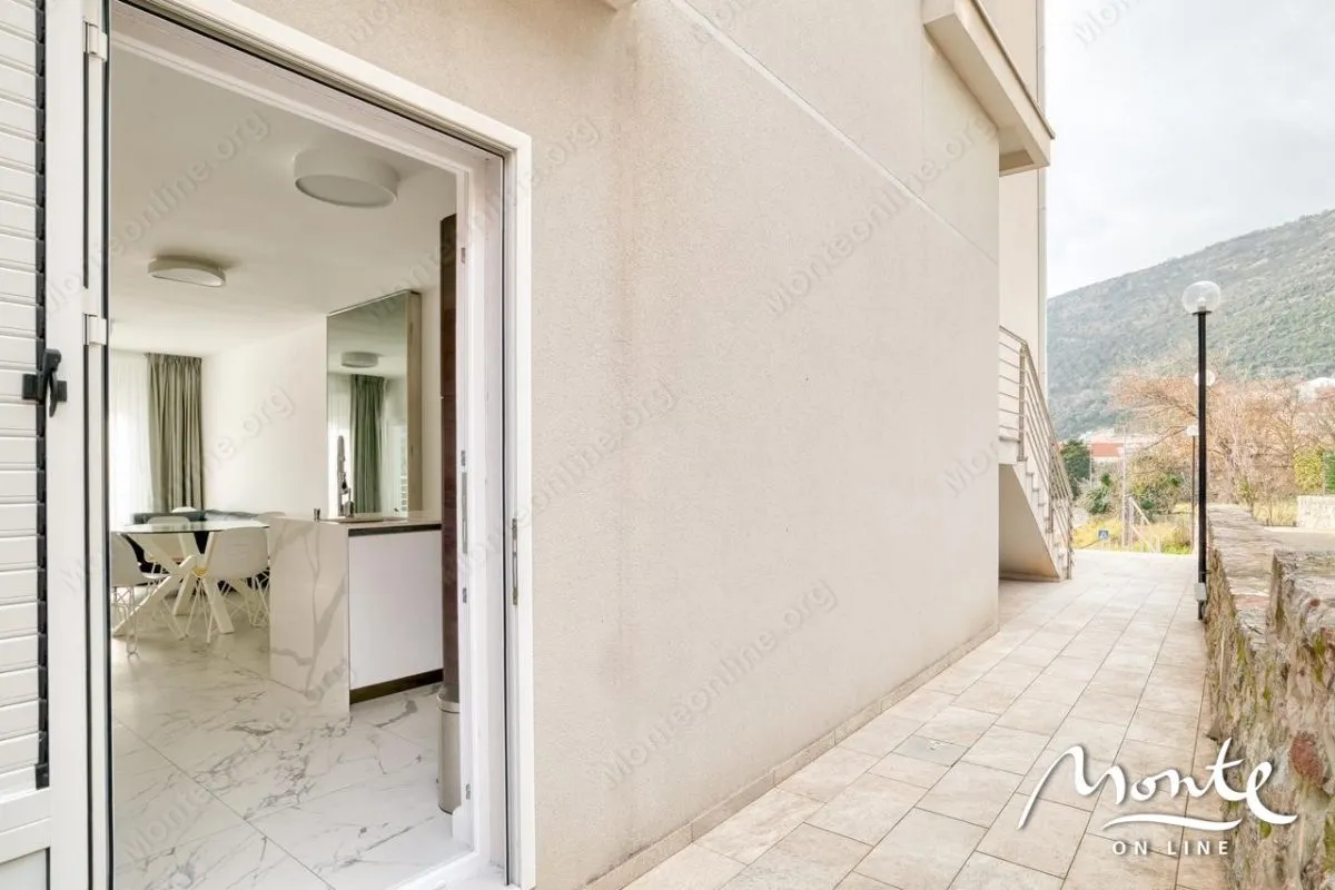 Sale, two bedroom apartment, 85m², Petrovac, Budva
