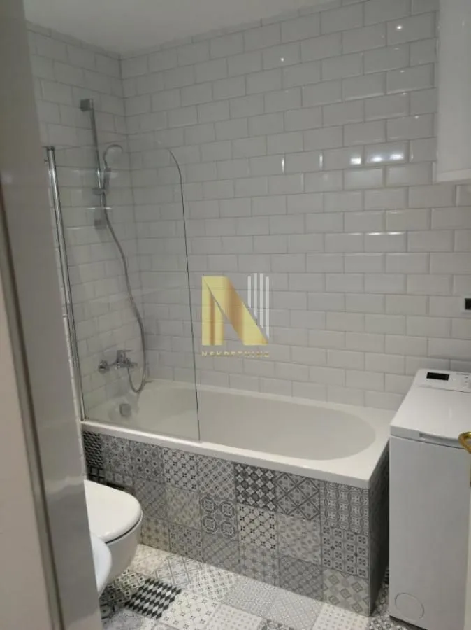 Izdavanje, dvosoban stan, 63m², Centar, Novi Sad