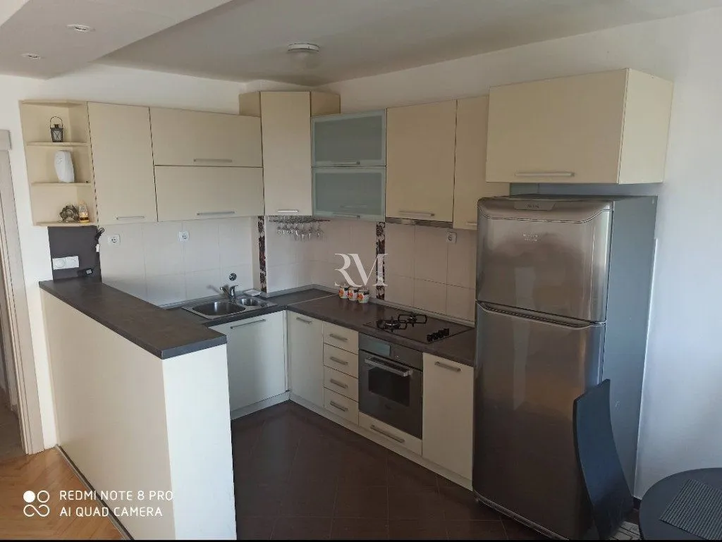 Izdavanje, dvosoban stan, 60m², Pod Kuk, Tivat