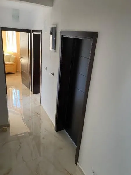 Sale, house, 300m², Šušanj, Bar