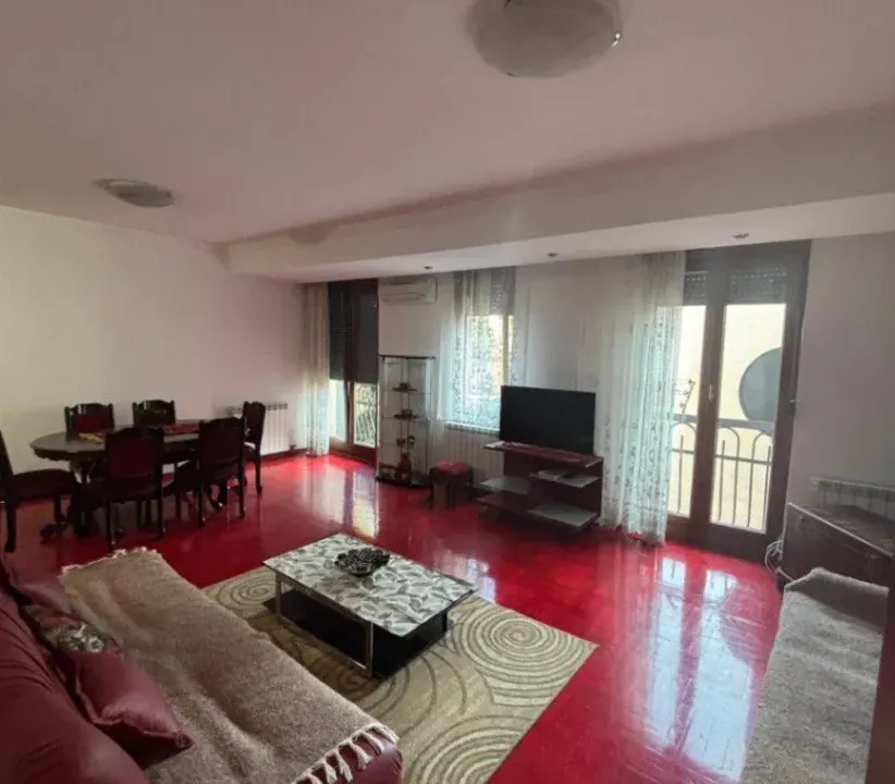 Izdavanje, dvosoban stan, 84m², Centar, Podgorica