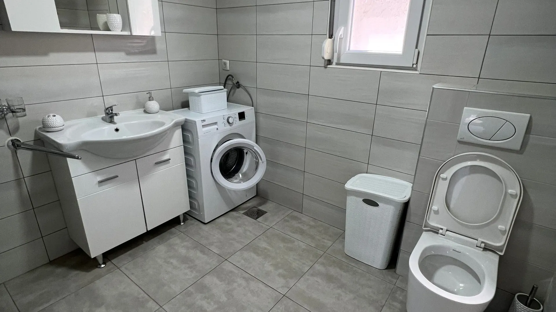 Rent, two bedroom apartment, 85m², Tomba, Bar