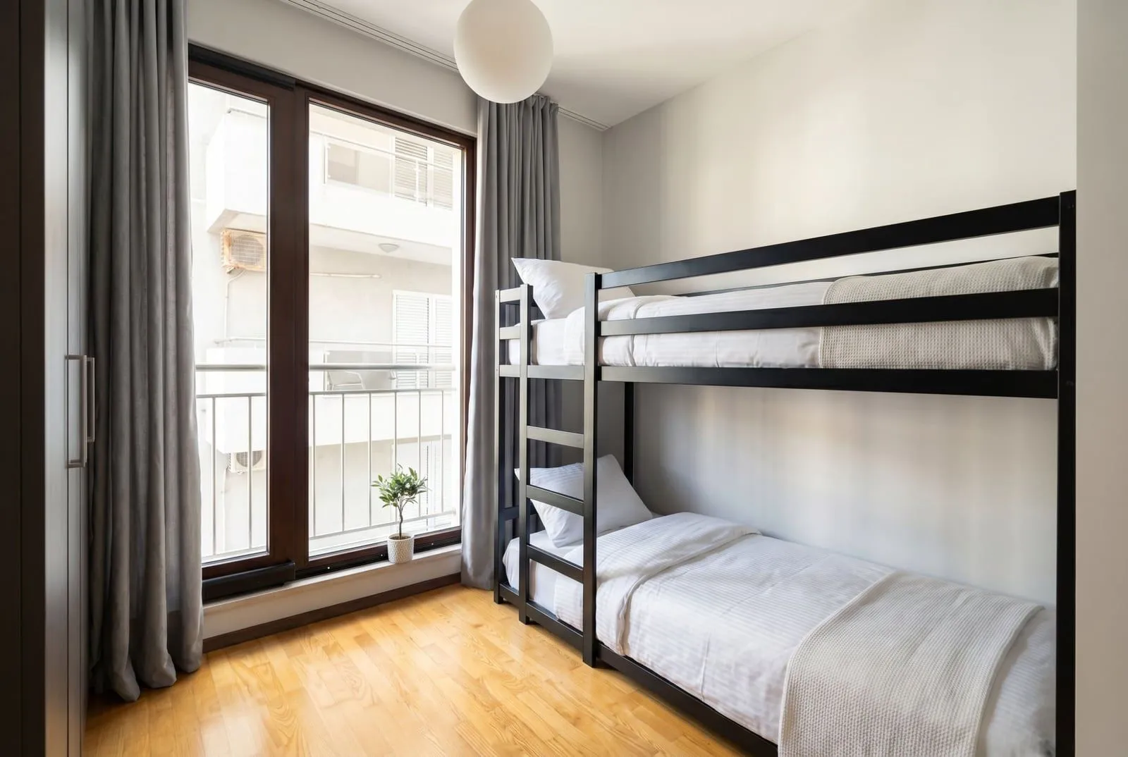 Prodaja, četvorosoban stan, 83m², Budva, Crna Gora