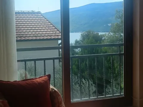 Rent, one bedroom apartment, 45m², Baošići, Herceg Novi - image 11