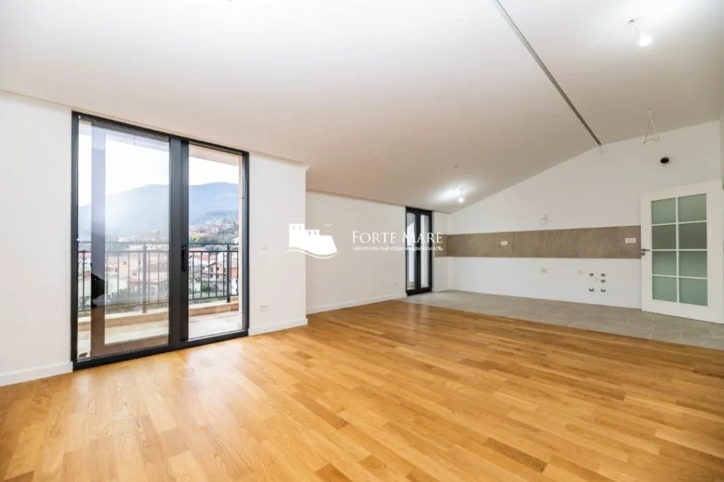 Prodaja, trosoban stan, 107m², Bijela, Herceg Novi