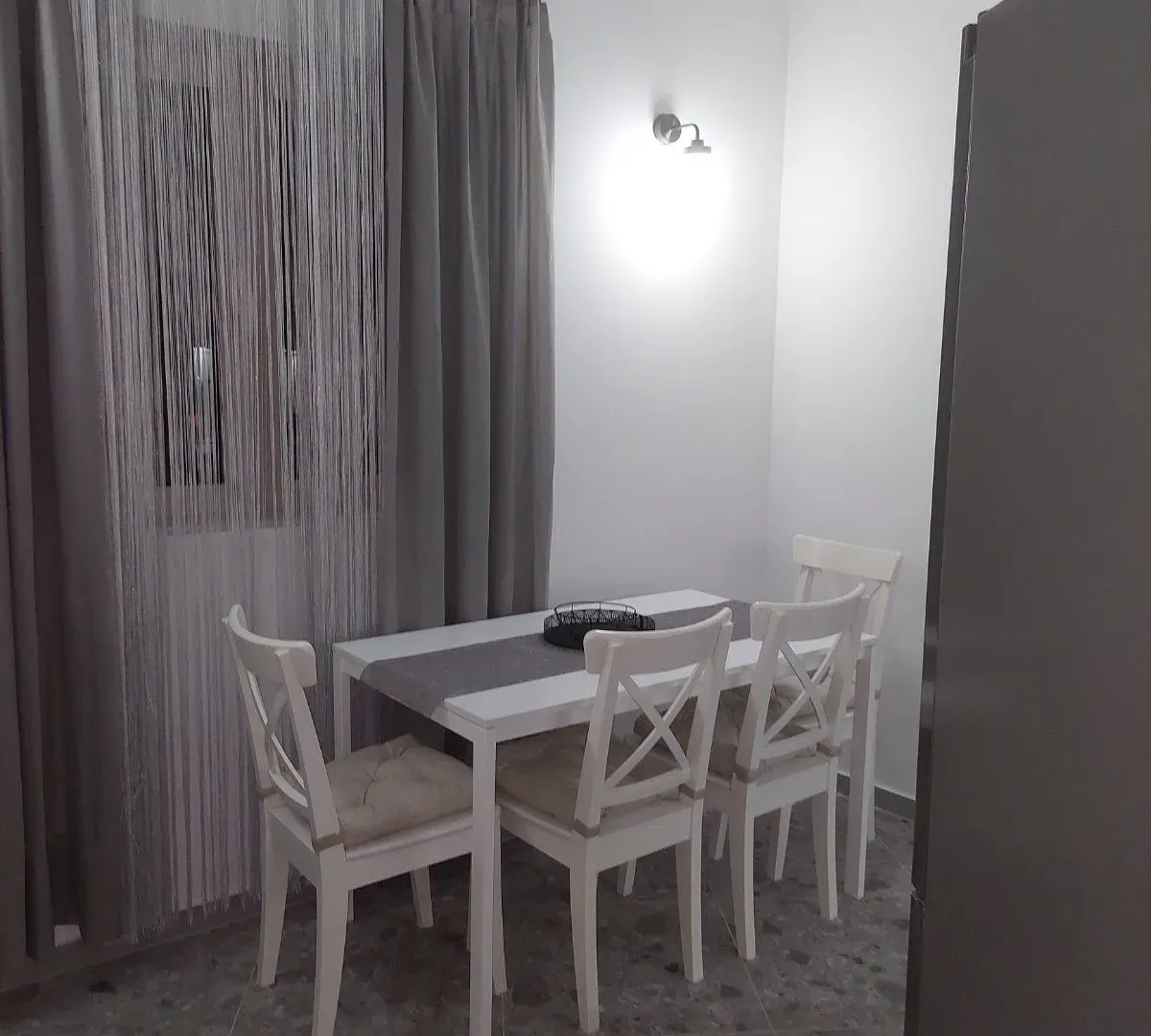 Izdavanje, jednosoban stan, 63m², Slovenska Plaža, Budva