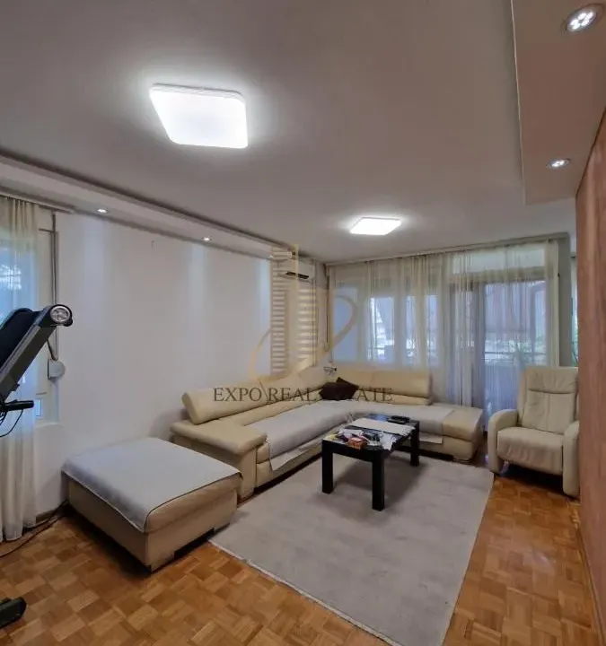 Izdavanje, trosoban stan, 71m², Novi Beograd Blok 22, Novi Beograd Sve Podlokacije