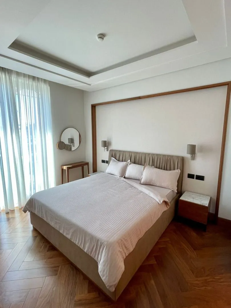 Izdavanje, dvosoban stan, 146m², Centar, Tivat