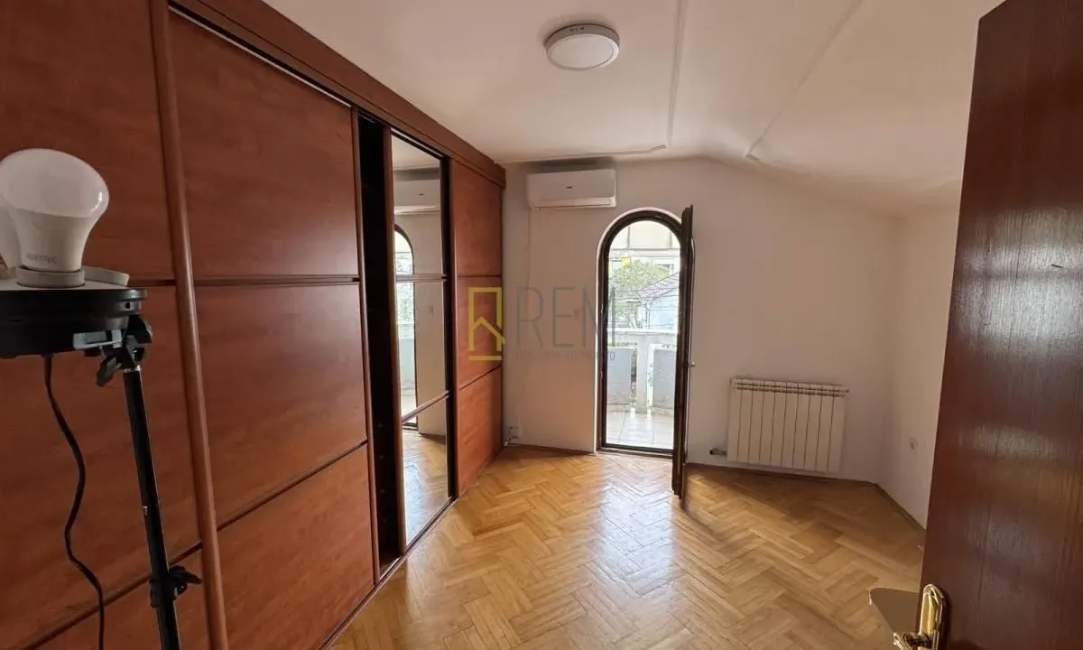 Izdavanje, poslovni prostor, 120m², Podgorica, Crna Gora