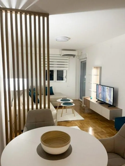 Izdavanje, jednosoban stan, 42m², Central Point, Podgorica