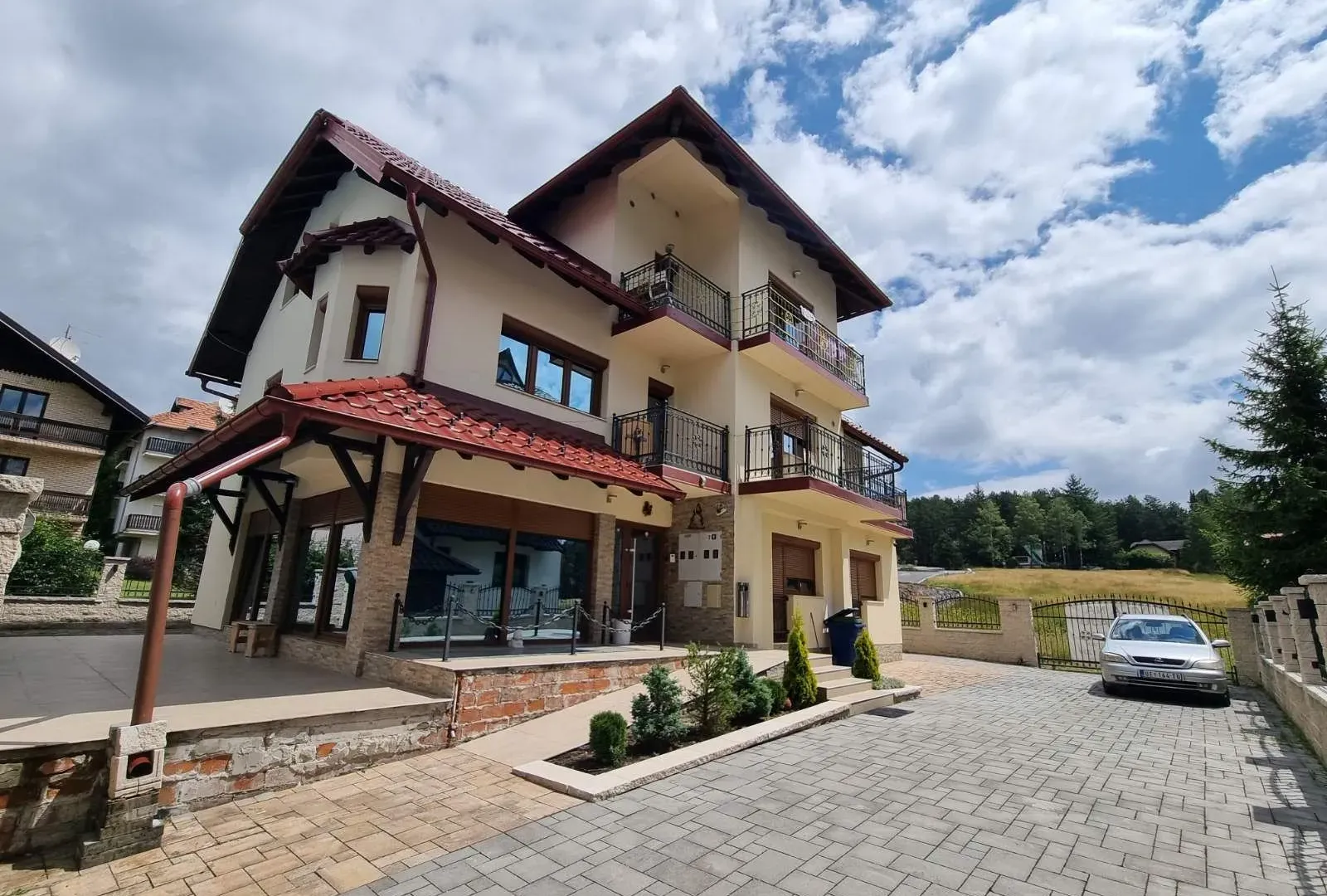 Prodaja, ugostiteljski objekat, 358m², Centar, Zlatibor