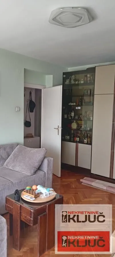 Prodaja, trosoban stan, 70m², Bulevar Oslobodjenja, Novi Sad Sve Podlokacije