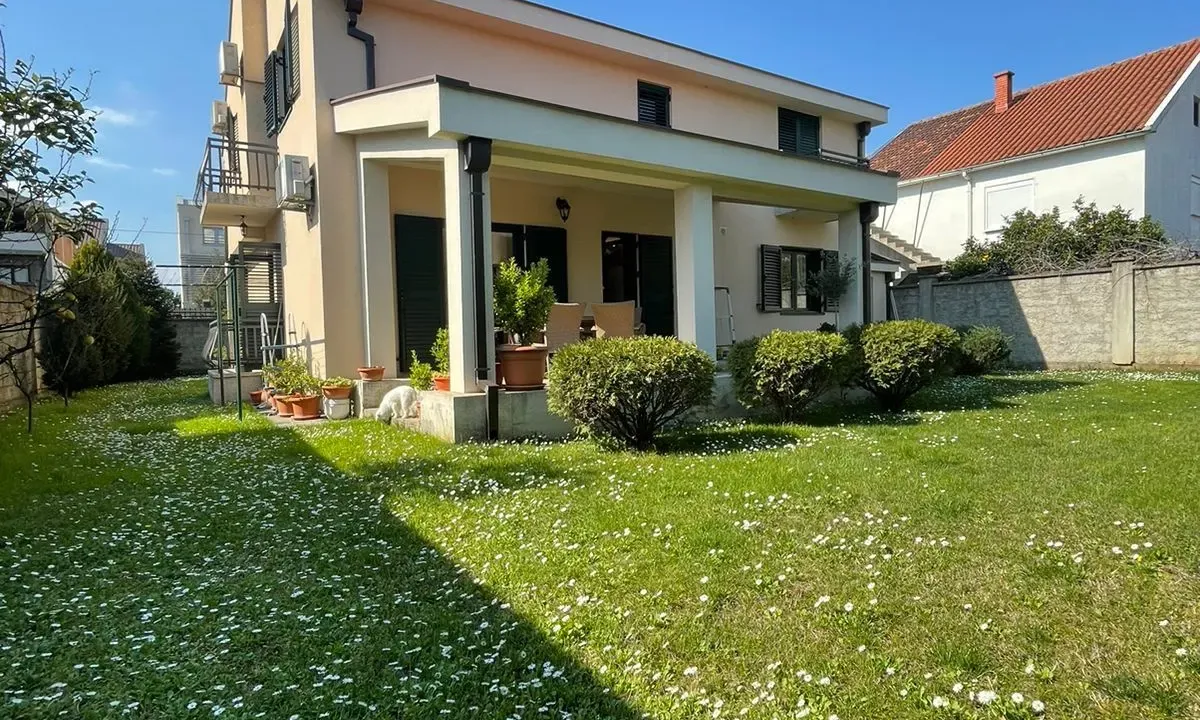 Prodaja, kuća, 293m², Stari Aerodrom, Podgorica